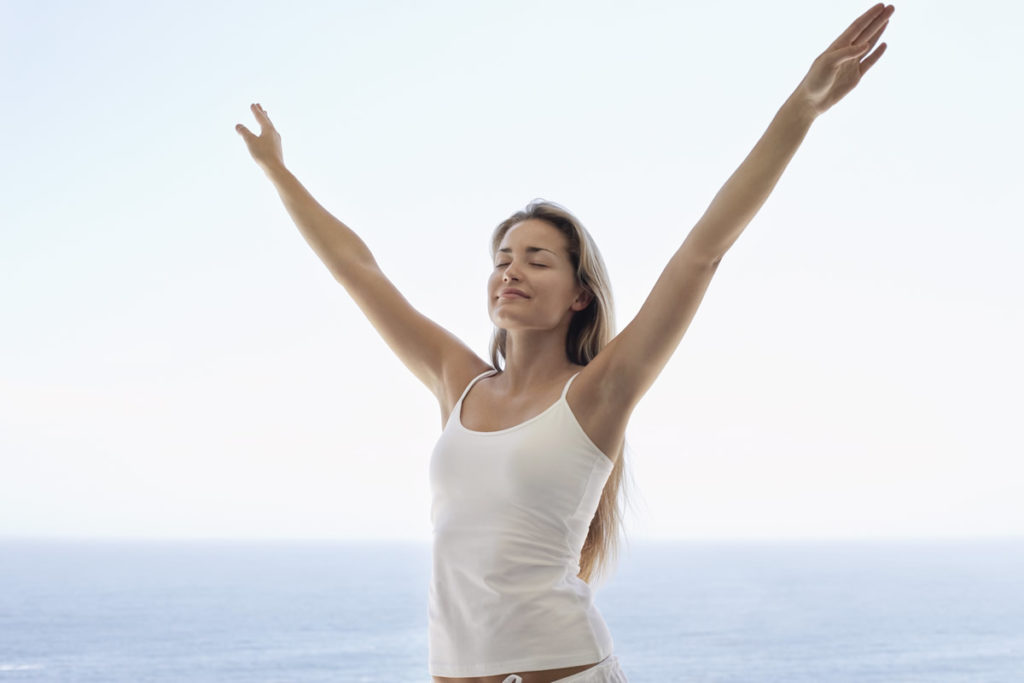 Inflamación abdominal después de aumento de senos